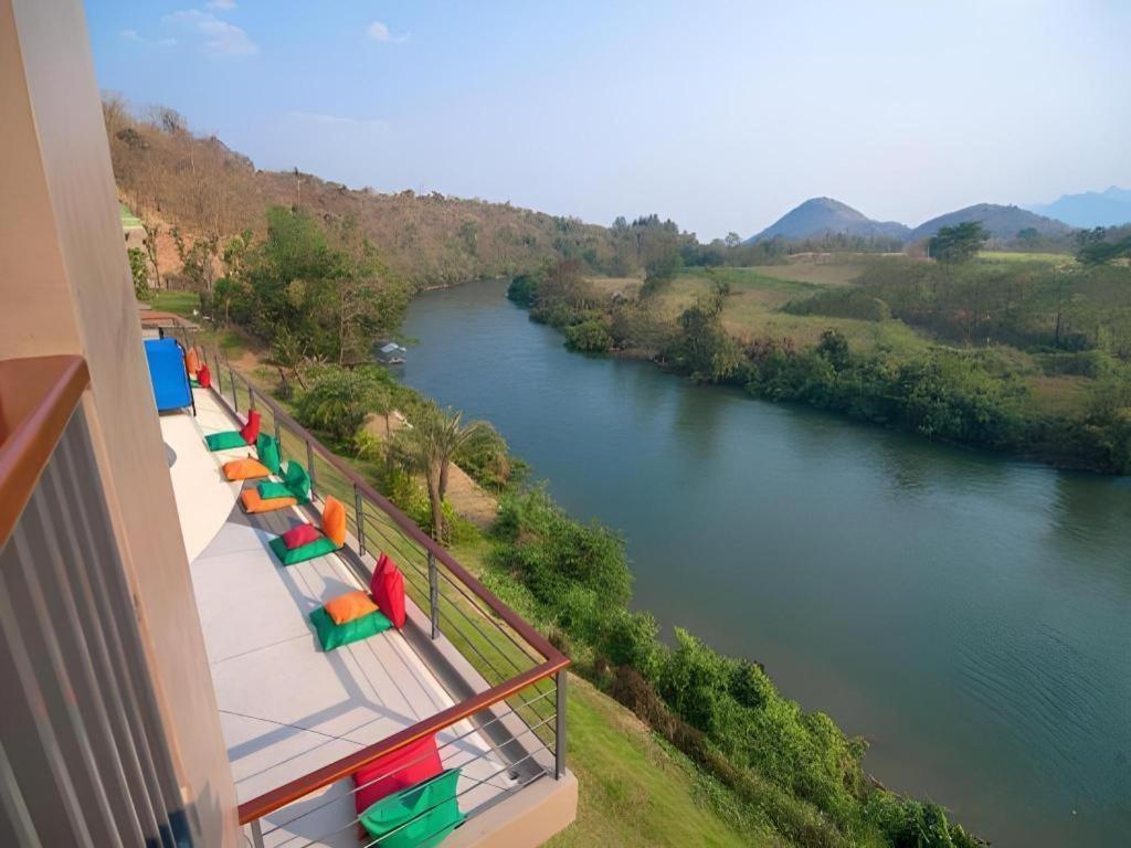 River Kwai Village Hotel Ban Kaeng Raboet Exteriör bild