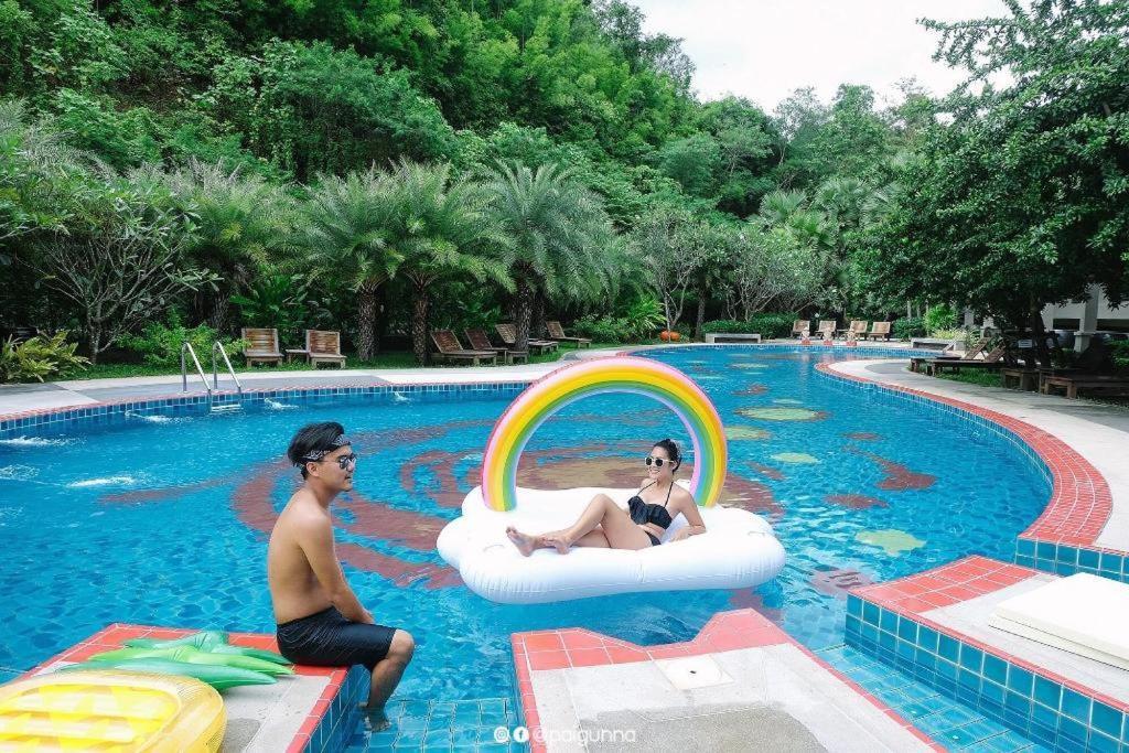 River Kwai Village Hotel Ban Kaeng Raboet Exteriör bild