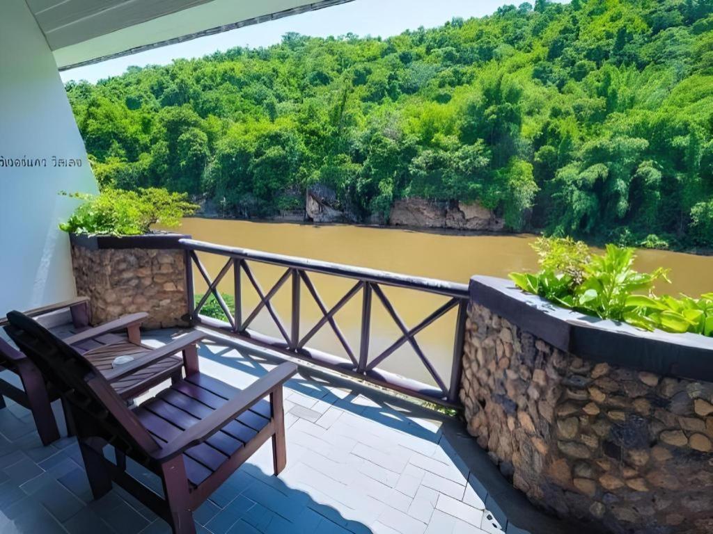 River Kwai Village Hotel Ban Kaeng Raboet Exteriör bild
